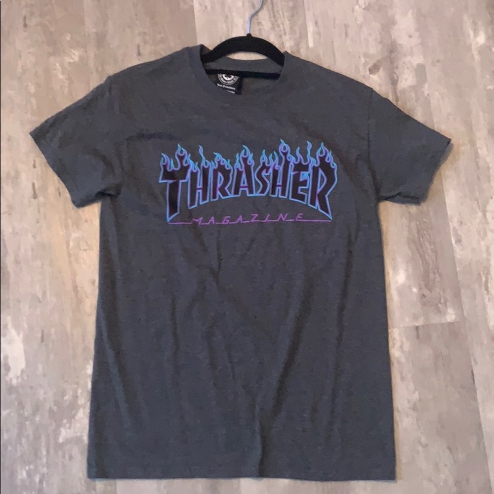 1 tee shirt